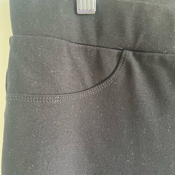 BLANKNYC Jeggings. Black. Size 31. - Picture 3 of 4